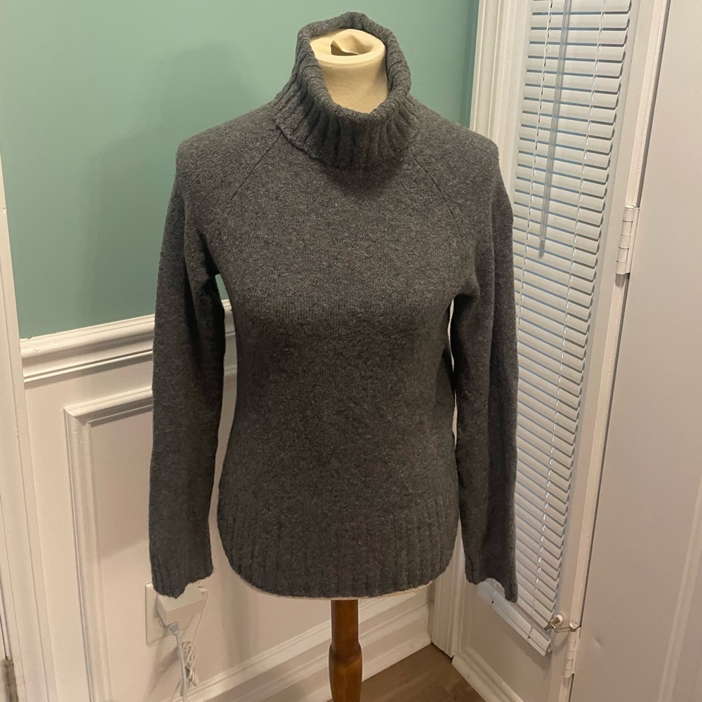 Women’s GAP Stretch Gray Turtleneck Sweater M